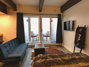 New Listing -- Modern On The Mtn -- Steps To Ski!